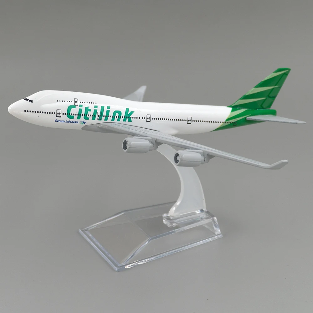 Home Decor Indonesia - 1/400 Scale Alloy Aircraft Boeing 747