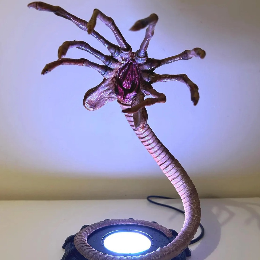 Alien Facehugger Lamp Nightlig - Home Decor Lamp ulasan dan harga